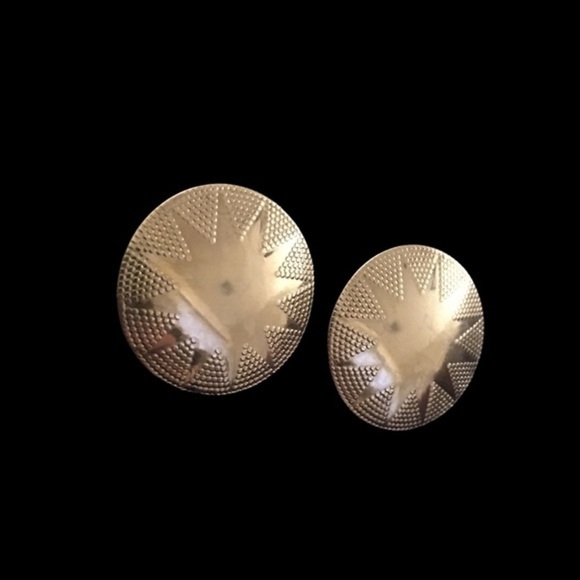 Vintage Sunburst Clip-on Earrings - Picture 5 of 8